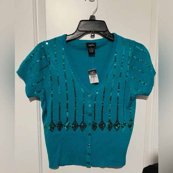 Rue 21 Sequin Cropped short sleeve button down sweater size L - Picture 8 of 8